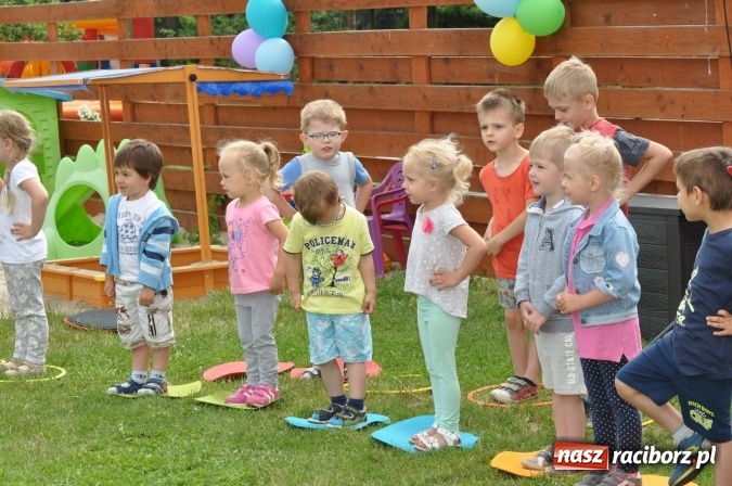 Zdjęcie w galerii na portalu naszraciborz.pl: Sportowo i artystycznie dla Mamy i Taty. Festyn w Domowym Przedszkolu wiadomości z regionu