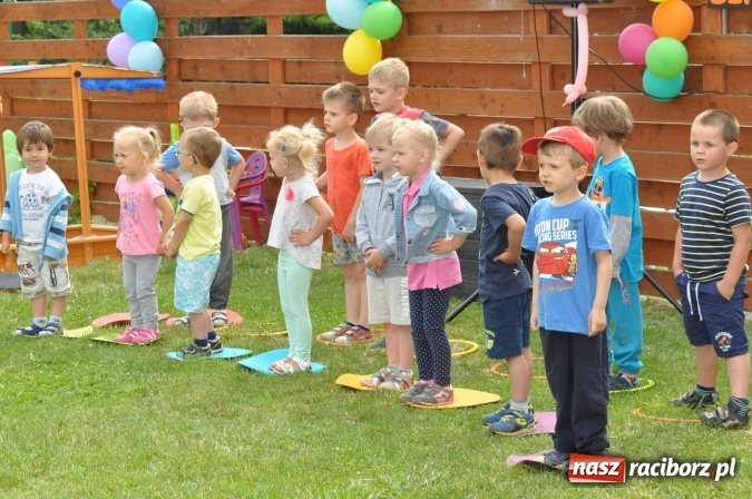 Zdjęcie w galerii na portalu naszraciborz.pl: Sportowo i artystycznie dla Mamy i Taty. Festyn w Domowym Przedszkolu wiadomości z regionu