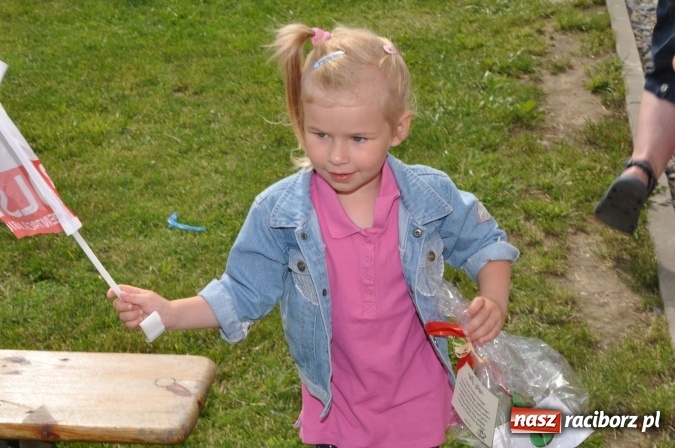 Zdjęcie w galerii na portalu naszraciborz.pl: Sportowo i artystycznie dla Mamy i Taty. Festyn w Domowym Przedszkolu wiadomości z regionu