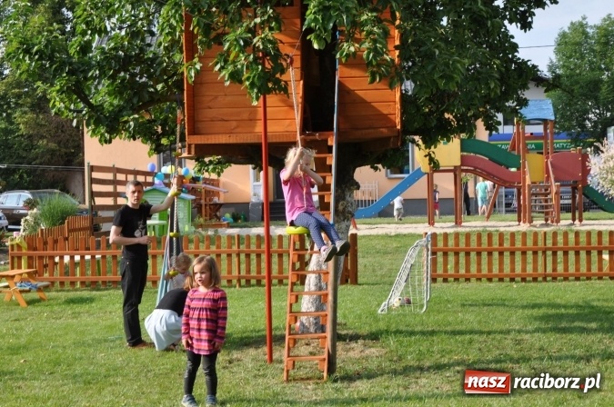 Zdjęcie w galerii na portalu naszraciborz.pl: Sportowo i artystycznie dla Mamy i Taty. Festyn w Domowym Przedszkolu wiadomości z regionu