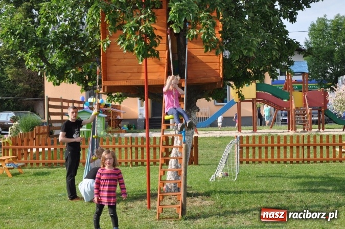 Zdjęcie w galerii na portalu naszraciborz.pl: Sportowo i artystycznie dla Mamy i Taty. Festyn w Domowym Przedszkolu wiadomości z regionu