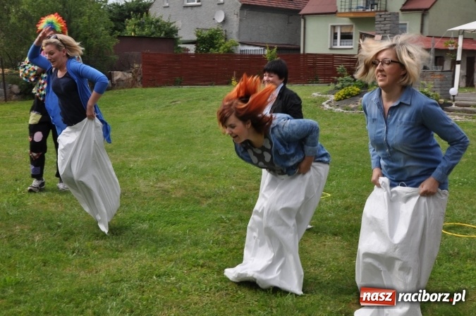 Zdjęcie w galerii na portalu naszraciborz.pl: Sportowo i artystycznie dla Mamy i Taty. Festyn w Domowym Przedszkolu wiadomości z regionu