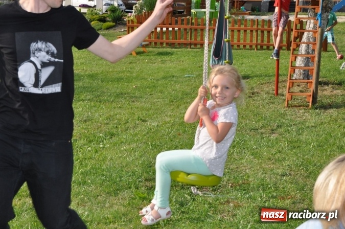 Zdjęcie w galerii na portalu naszraciborz.pl: Sportowo i artystycznie dla Mamy i Taty. Festyn w Domowym Przedszkolu wiadomości z regionu