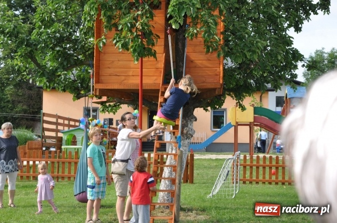 Zdjęcie w galerii na portalu naszraciborz.pl: Sportowo i artystycznie dla Mamy i Taty. Festyn w Domowym Przedszkolu wiadomości z regionu