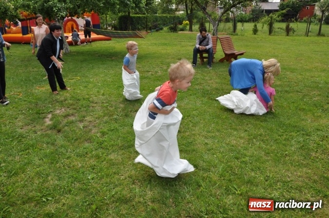 Zdjęcie w galerii na portalu naszraciborz.pl: Sportowo i artystycznie dla Mamy i Taty. Festyn w Domowym Przedszkolu wiadomości z regionu