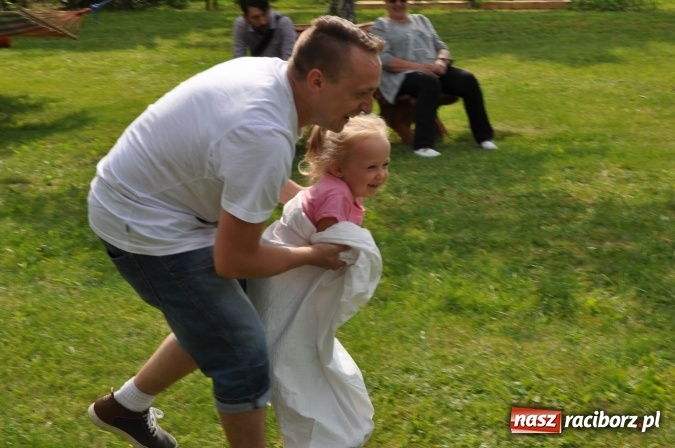 Zdjęcie w galerii na portalu naszraciborz.pl: Sportowo i artystycznie dla Mamy i Taty. Festyn w Domowym Przedszkolu wiadomości z regionu