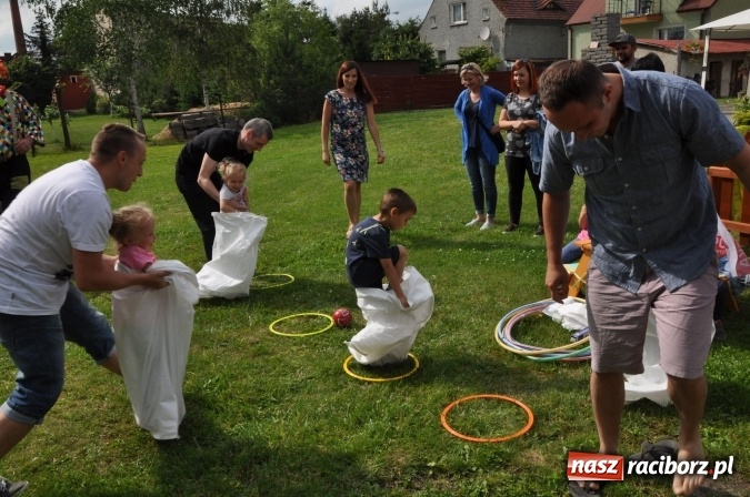 Zdjęcie w galerii na portalu naszraciborz.pl: Sportowo i artystycznie dla Mamy i Taty. Festyn w Domowym Przedszkolu wiadomości z regionu