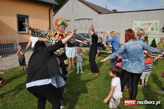 Zdjęcie w galerii na portalu naszraciborz.pl: Sportowo i artystycznie dla Mamy i Taty. Festyn w Domowym Przedszkolu wiadomości z regionu