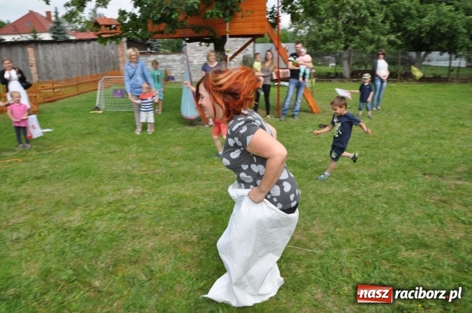 Zdjęcie w galerii na portalu naszraciborz.pl: Sportowo i artystycznie dla Mamy i Taty. Festyn w Domowym Przedszkolu wiadomości z regionu