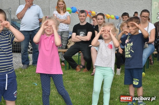 Zdjęcie w galerii na portalu naszraciborz.pl: Sportowo i artystycznie dla Mamy i Taty. Festyn w Domowym Przedszkolu wiadomości z regionu