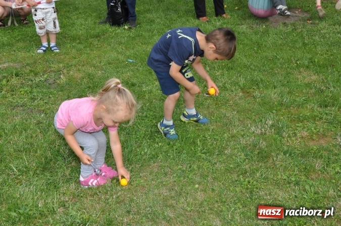Zdjęcie w galerii na portalu naszraciborz.pl: Sportowo i artystycznie dla Mamy i Taty. Festyn w Domowym Przedszkolu wiadomości z regionu