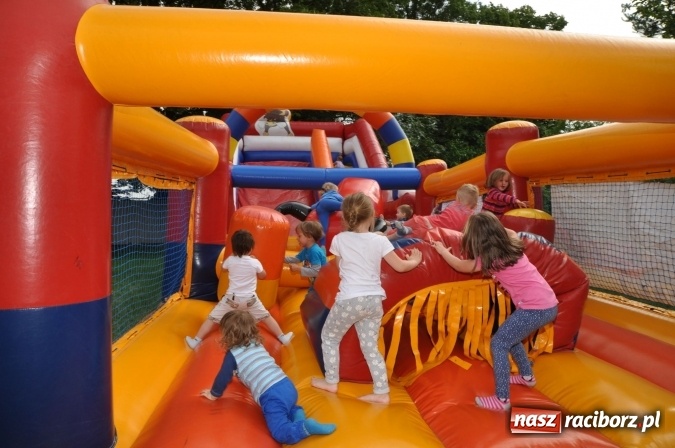 Zdjęcie w galerii na portalu naszraciborz.pl: Sportowo i artystycznie dla Mamy i Taty. Festyn w Domowym Przedszkolu wiadomości z regionu