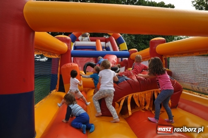 Zdjęcie w galerii na portalu naszraciborz.pl: Sportowo i artystycznie dla Mamy i Taty. Festyn w Domowym Przedszkolu wiadomości z regionu