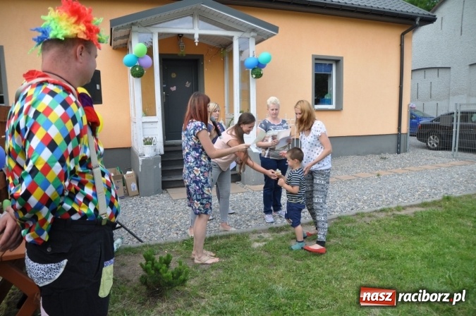 Zdjęcie w galerii na portalu naszraciborz.pl: Sportowo i artystycznie dla Mamy i Taty. Festyn w Domowym Przedszkolu wiadomości z regionu