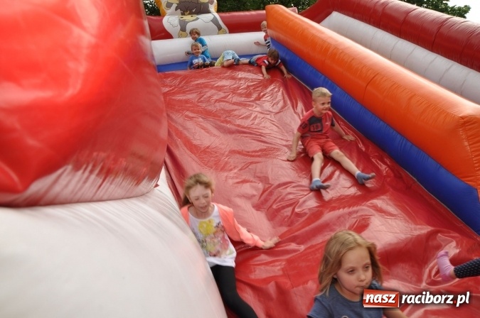 Zdjęcie w galerii na portalu naszraciborz.pl: Sportowo i artystycznie dla Mamy i Taty. Festyn w Domowym Przedszkolu wiadomości z regionu