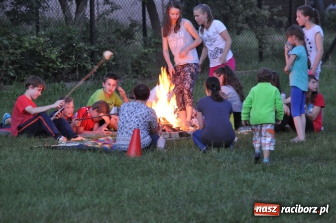 Zdjęcie w galerii na portalu naszraciborz.pl: Dla Mamy i Taty program przebogaty. Piknik szóstoklasistów z Brzezia wiadomości z regionu