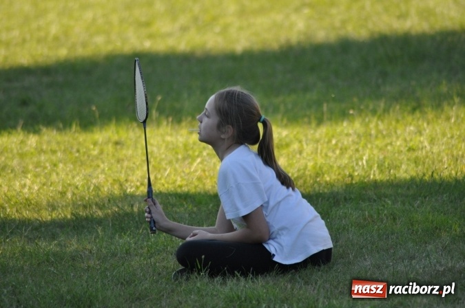 Zdjęcie w galerii na portalu naszraciborz.pl: Dla Mamy i Taty program przebogaty. Piknik szóstoklasistów z Brzezia wiadomości z regionu