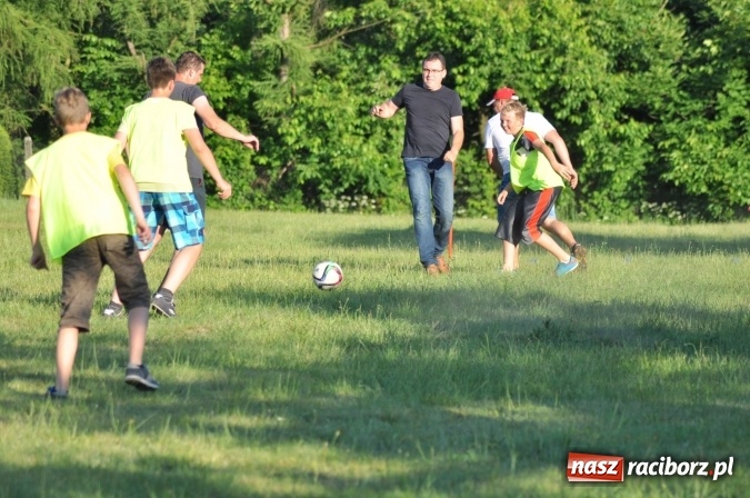 Zdjęcie w galerii na portalu naszraciborz.pl: Dla Mamy i Taty program przebogaty. Piknik szóstoklasistów z Brzezia wiadomości z regionu