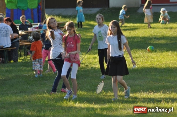 Zdjęcie w galerii na portalu naszraciborz.pl: Dla Mamy i Taty program przebogaty. Piknik szóstoklasistów z Brzezia wiadomości z regionu
