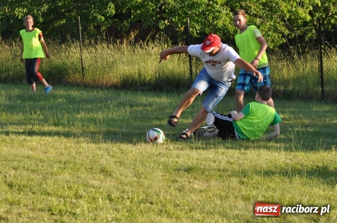 Zdjęcie w galerii na portalu naszraciborz.pl: Dla Mamy i Taty program przebogaty. Piknik szóstoklasistów z Brzezia wiadomości z regionu