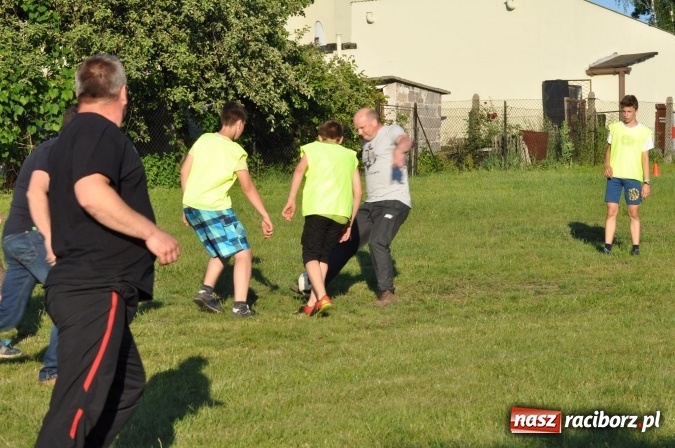 Zdjęcie w galerii na portalu naszraciborz.pl: Dla Mamy i Taty program przebogaty. Piknik szóstoklasistów z Brzezia wiadomości z regionu