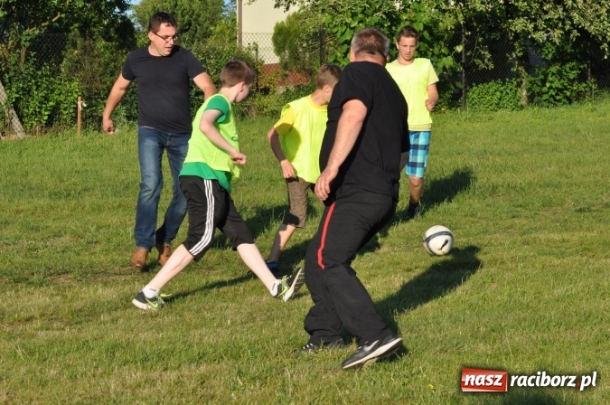 Zdjęcie w galerii na portalu naszraciborz.pl: Dla Mamy i Taty program przebogaty. Piknik szóstoklasistów z Brzezia wiadomości z regionu