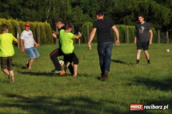 Zdjęcie w galerii na portalu naszraciborz.pl: Dla Mamy i Taty program przebogaty. Piknik szóstoklasistów z Brzezia wiadomości z regionu