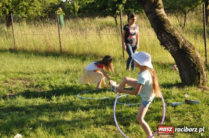 Zdjęcie w galerii na portalu naszraciborz.pl: Dla Mamy i Taty program przebogaty. Piknik szóstoklasistów z Brzezia wiadomości z regionu