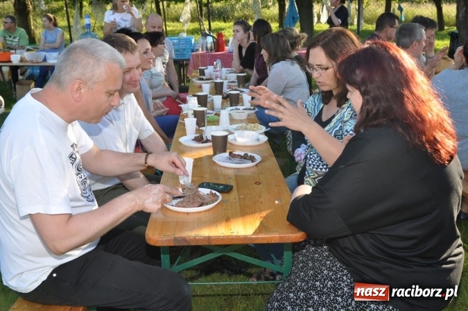 Zdjęcie w galerii na portalu naszraciborz.pl: Dla Mamy i Taty program przebogaty. Piknik szóstoklasistów z Brzezia wiadomości z regionu