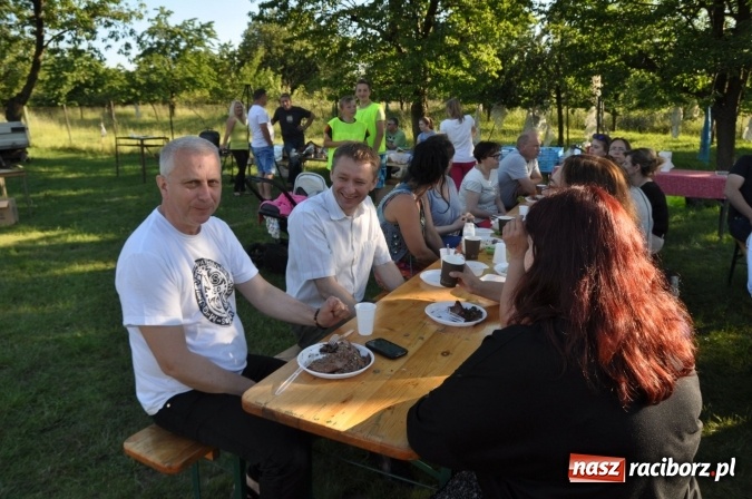 Zdjęcie w galerii na portalu naszraciborz.pl: Dla Mamy i Taty program przebogaty. Piknik szóstoklasistów z Brzezia wiadomości z regionu