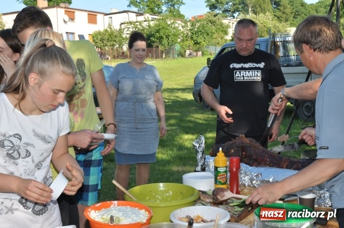Zdjęcie w galerii na portalu naszraciborz.pl: Dla Mamy i Taty program przebogaty. Piknik szóstoklasistów z Brzezia wiadomości z regionu