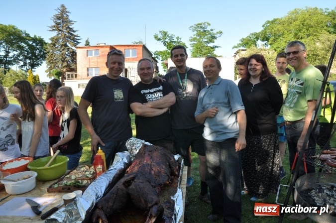 Zdjęcie w galerii na portalu naszraciborz.pl: Dla Mamy i Taty program przebogaty. Piknik szóstoklasistów z Brzezia wiadomości z regionu