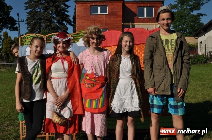 Zdjęcie w galerii na portalu naszraciborz.pl: Dla Mamy i Taty program przebogaty. Piknik szóstoklasistów z Brzezia wiadomości z regionu