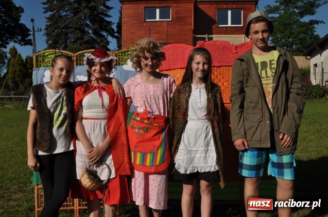 Zdjęcie w galerii na portalu naszraciborz.pl: Dla Mamy i Taty program przebogaty. Piknik szóstoklasistów z Brzezia wiadomości z regionu