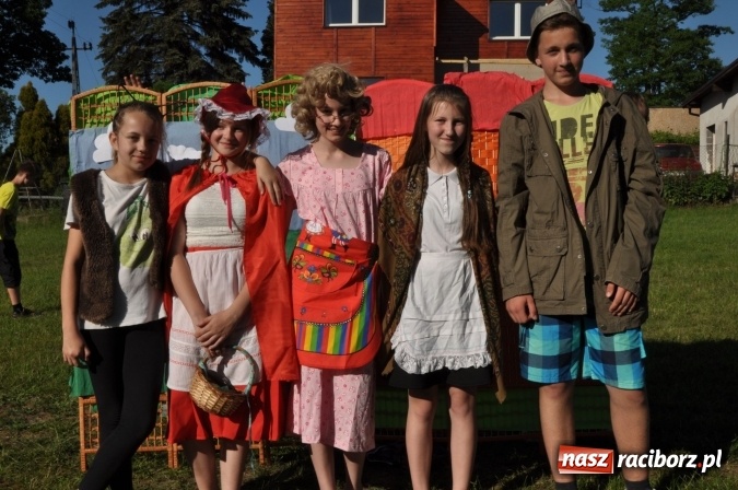 Zdjęcie w galerii na portalu naszraciborz.pl: Dla Mamy i Taty program przebogaty. Piknik szóstoklasistów z Brzezia wiadomości z regionu