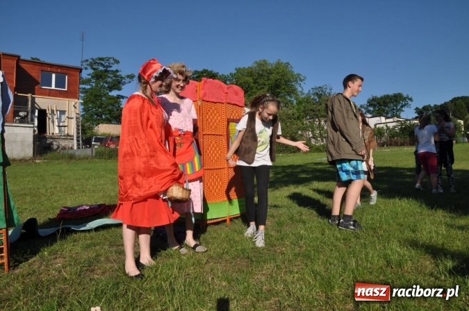 Zdjęcie w galerii na portalu naszraciborz.pl: Dla Mamy i Taty program przebogaty. Piknik szóstoklasistów z Brzezia wiadomości z regionu