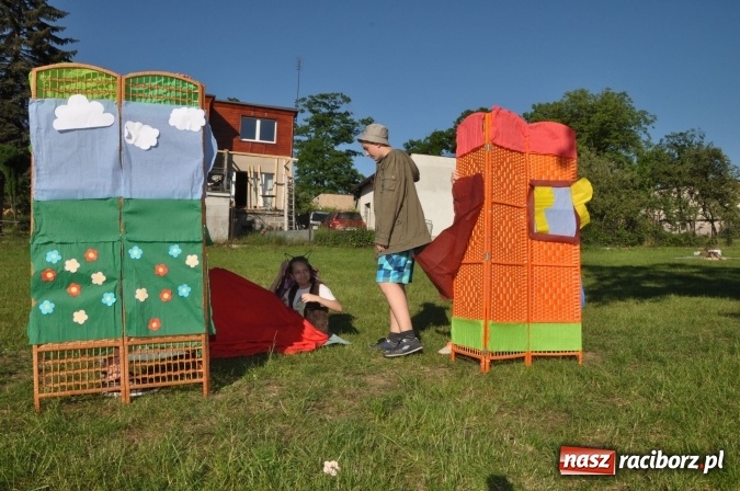 Zdjęcie w galerii na portalu naszraciborz.pl: Dla Mamy i Taty program przebogaty. Piknik szóstoklasistów z Brzezia wiadomości z regionu
