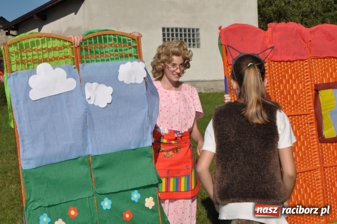 Zdjęcie w galerii na portalu naszraciborz.pl: Dla Mamy i Taty program przebogaty. Piknik szóstoklasistów z Brzezia wiadomości z regionu