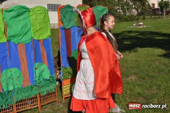 Zdjęcie w galerii na portalu naszraciborz.pl: Dla Mamy i Taty program przebogaty. Piknik szóstoklasistów z Brzezia wiadomości z regionu