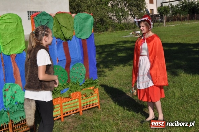 Zdjęcie w galerii na portalu naszraciborz.pl: Dla Mamy i Taty program przebogaty. Piknik szóstoklasistów z Brzezia wiadomości z regionu