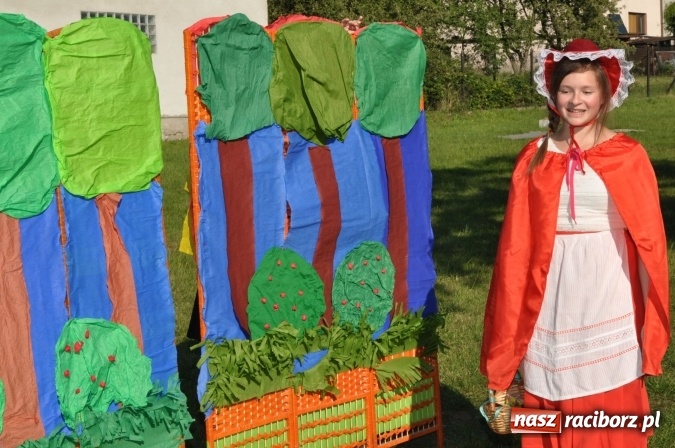 Zdjęcie w galerii na portalu naszraciborz.pl: Dla Mamy i Taty program przebogaty. Piknik szóstoklasistów z Brzezia wiadomości z regionu