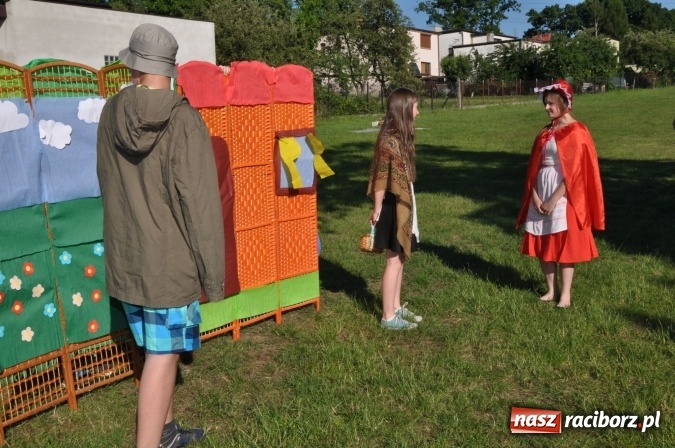 Zdjęcie w galerii na portalu naszraciborz.pl: Dla Mamy i Taty program przebogaty. Piknik szóstoklasistów z Brzezia wiadomości z regionu