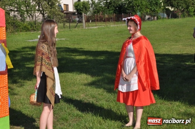 Zdjęcie w galerii na portalu naszraciborz.pl: Dla Mamy i Taty program przebogaty. Piknik szóstoklasistów z Brzezia wiadomości z regionu