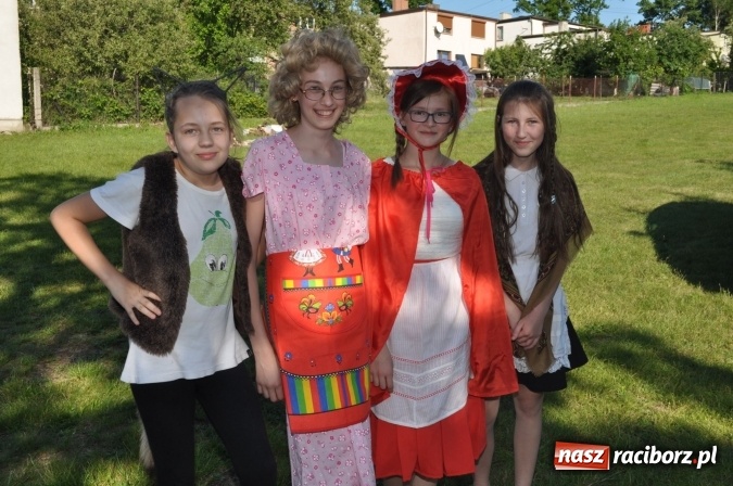 Zdjęcie w galerii na portalu naszraciborz.pl: Dla Mamy i Taty program przebogaty. Piknik szóstoklasistów z Brzezia wiadomości z regionu