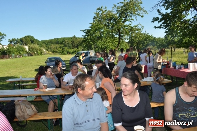 Zdjęcie w galerii na portalu naszraciborz.pl: Dla Mamy i Taty program przebogaty. Piknik szóstoklasistów z Brzezia wiadomości z regionu