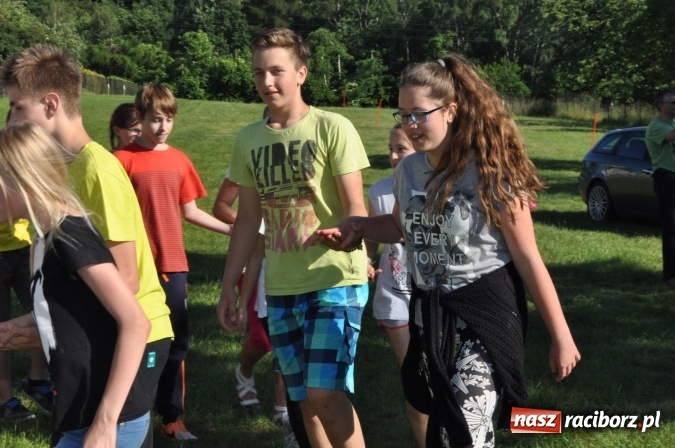 Zdjęcie w galerii na portalu naszraciborz.pl: Dla Mamy i Taty program przebogaty. Piknik szóstoklasistów z Brzezia wiadomości z regionu