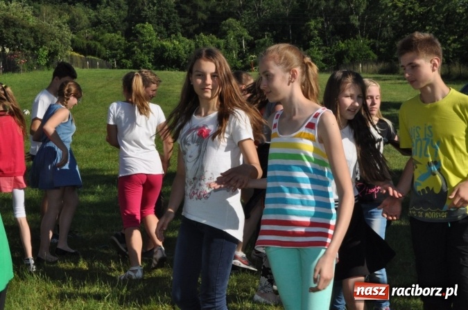 Zdjęcie w galerii na portalu naszraciborz.pl: Dla Mamy i Taty program przebogaty. Piknik szóstoklasistów z Brzezia wiadomości z regionu