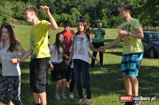 Zdjęcie w galerii na portalu naszraciborz.pl: Dla Mamy i Taty program przebogaty. Piknik szóstoklasistów z Brzezia wiadomości z regionu