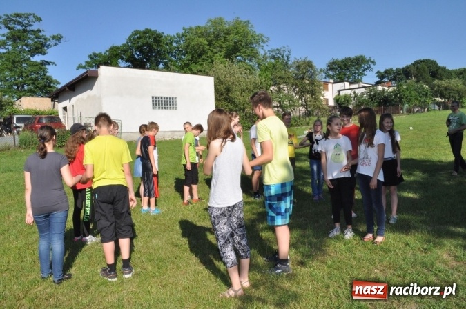 Zdjęcie w galerii na portalu naszraciborz.pl: Dla Mamy i Taty program przebogaty. Piknik szóstoklasistów z Brzezia wiadomości z regionu