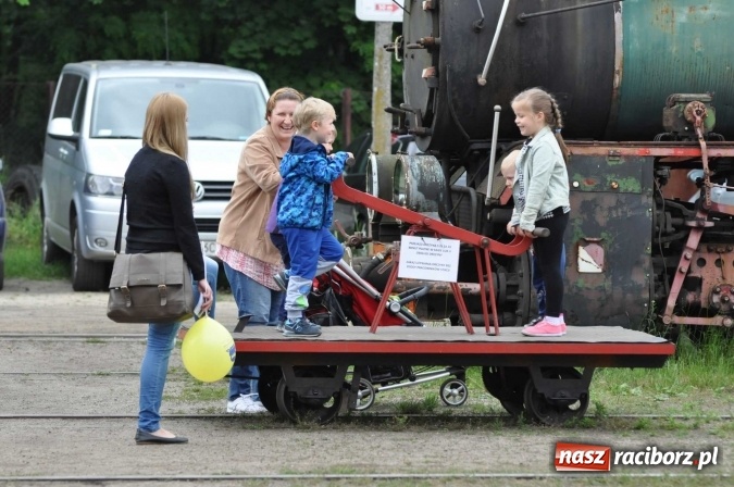 Zdjęcie w galerii na portalu naszraciborz.pl: Industriada 2016 w Rudach. Składy wąskotorówki pełne pasażerów wiadomości z regionu